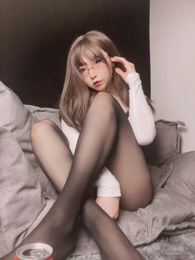 次屁啦 – 全套合集6期[790M-2025.6]-浅川摄影