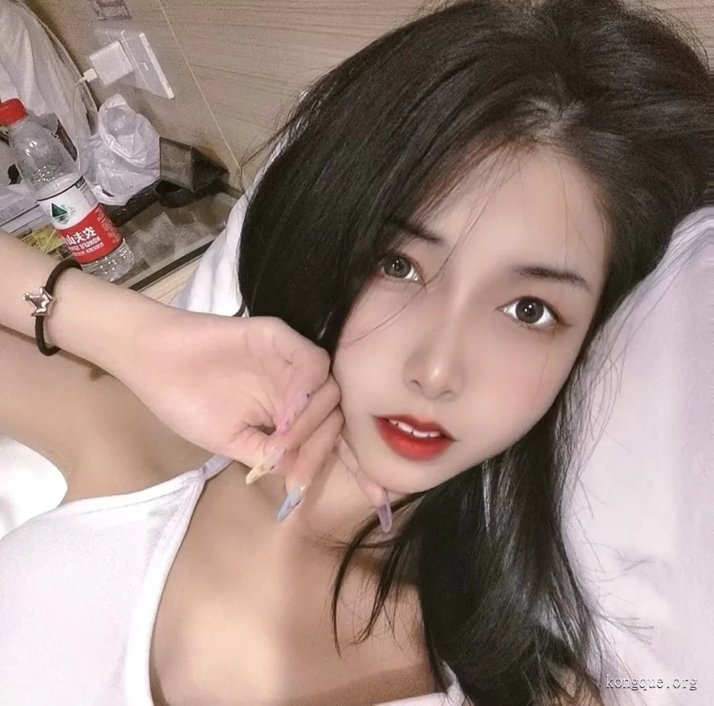 鱼鱼足影 – 全套足袜写真&视频[91期-2024.8]-浅川摄影